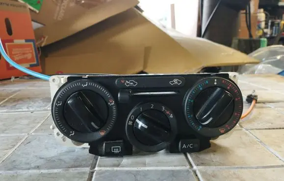 Nissan Note (E11) Climate control unit