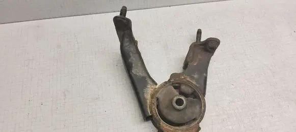 Toyota Avensis T250 Engine mount bracket