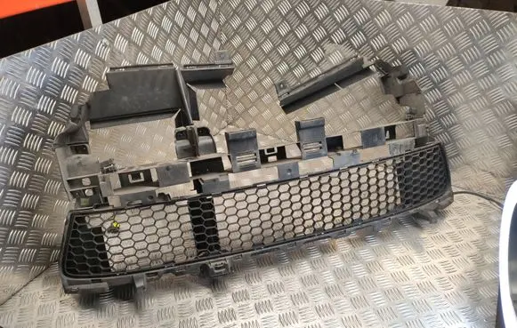 Dacia Sandero Front bumper lower grill 628170360R