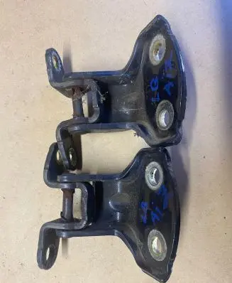 Rear door hinge set