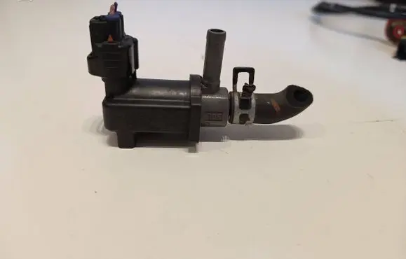 Peugeot 107 Turbo solenoid valve 90910WC001 136200-3090