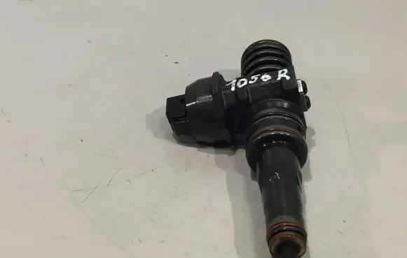 Volkswagen PASSAT B5.5 Fuel injector 038130073AN