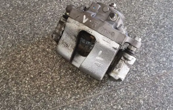Hyundai Kona I Front brake caliper