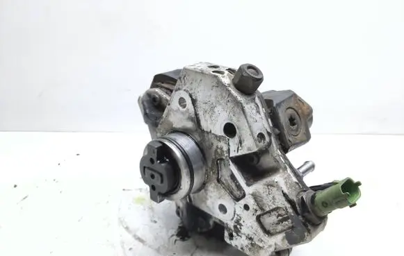 Volvo XC90 Fuel injection high pressure pump 30756125 0445010111