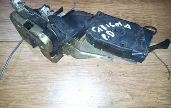 Mitsubishi Carisma Front door lock