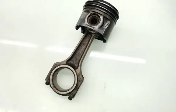Dodge Nitro Piston with connecting rod 