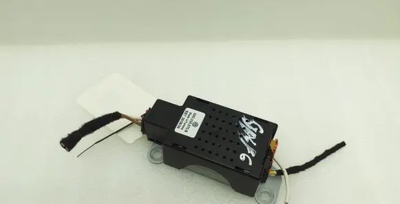Volkswagen Golf VI Aerial antenna amplifier 5M0035570B