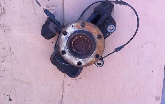 Volkswagen Crafter Front wheel hub spindle knuckle