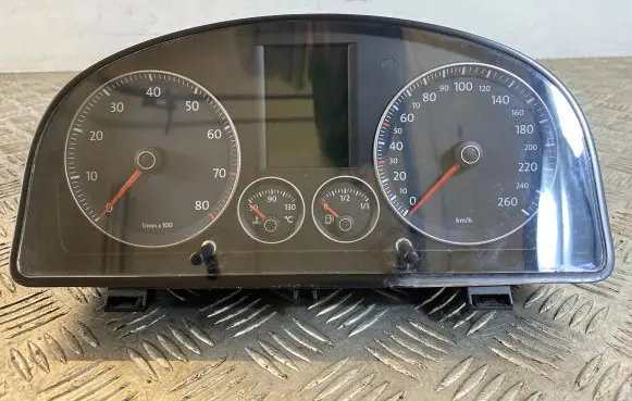Volkswagen Touran I Speedometer (instrument cluster) 1T0920873D V0001000