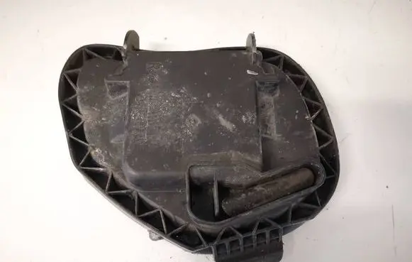 Volkswagen Touran I Headlight/headlamp dust cover 1305239235