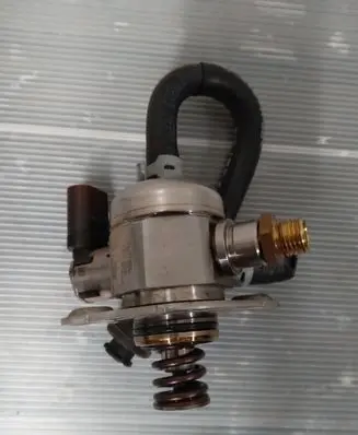 Audi A5 Fuel injection high pressure pump 06L127A03