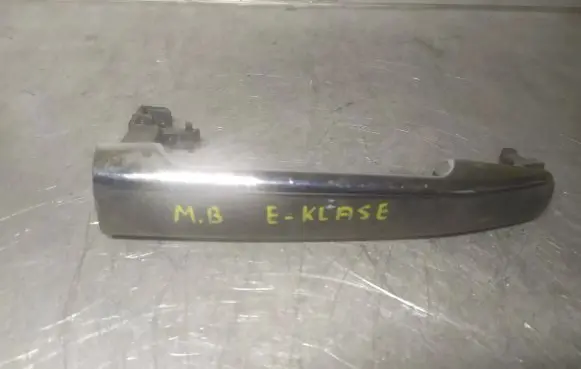 Mercedes-Benz C W202 Front door exterior handle 2027660005