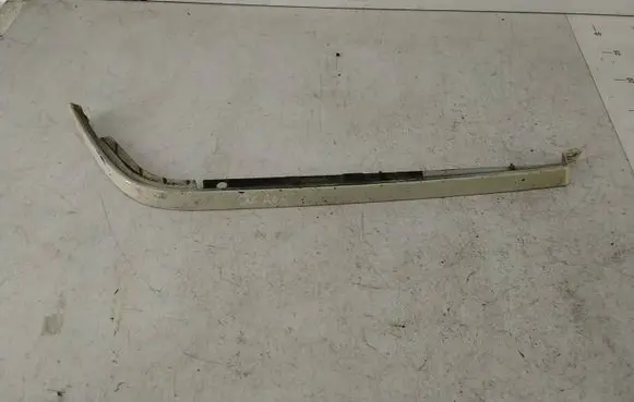 Mercedes-Benz C W202 Under headlight/headlamp trim 24093010 2028260877