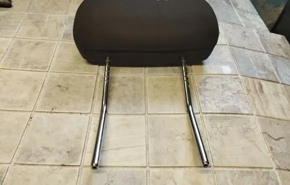 Opel Astra H Front seat headrest 