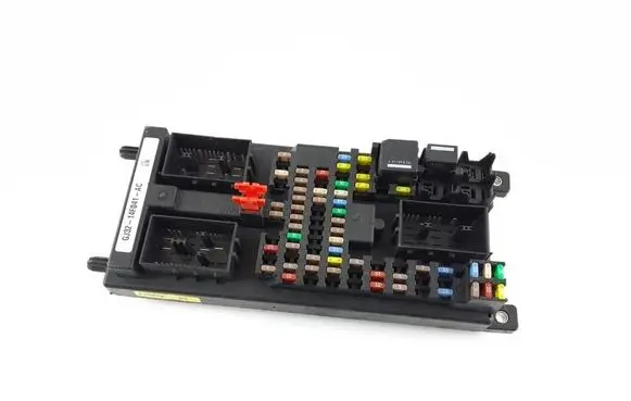 Land Rover Discovery Sport Fuse module GJ3214F041AC 50RF11F05