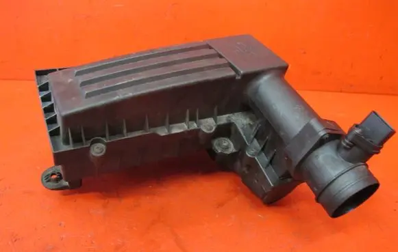 Volkswagen Touran I Air filter box 3C0129607AF 3C0129601AM 038906461B