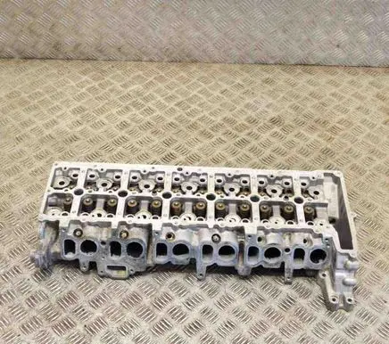 BMW 5 F10 F11 Engine head 8507561