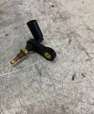Volkswagen Touran III Coolant temperature sensor 04e919501e
