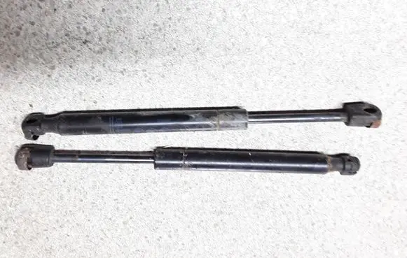 Chevrolet Camaro Tailgate/trunk strut/damper 23133245