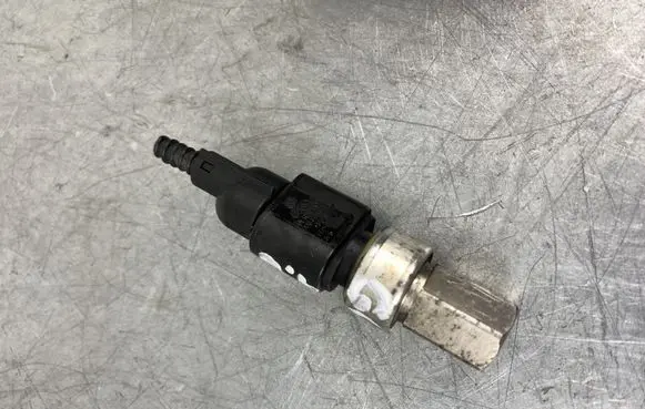Volkswagen Golf V Air conditioning (A/C) expansion valve 3D0973703