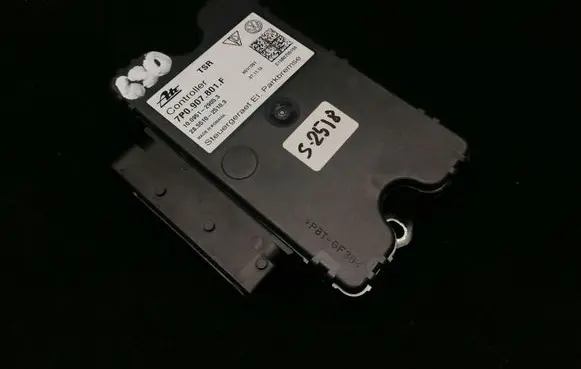 Volkswagen Touareg II Hand brake control module 7P0907801F