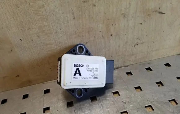Toyota Avensis T270 ESP acceleration yaw rate sensor 0265005719 8918305030