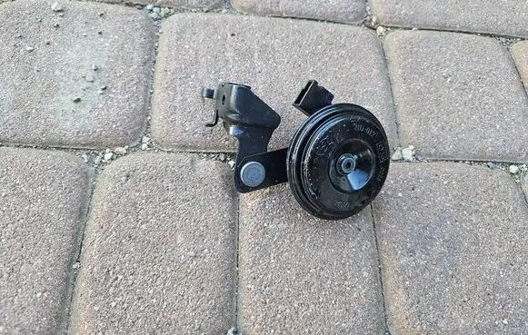 Toyota Camry VIII XV70 Horn signal 86560-33060-