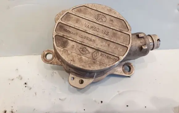 Renault Laguna II Vacuum pump 8200102535