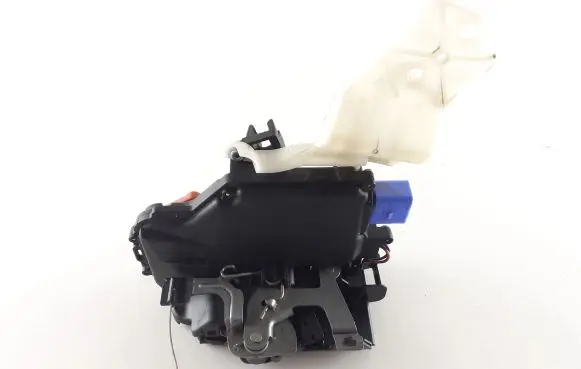 Volkswagen Golf V Rear door lock 7L0839016D