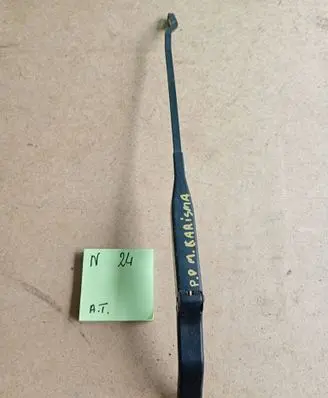 Mitsubishi Carisma Front wiper blade arm 697989