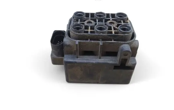 Maserati Levante Air suspension valve block 15150000833 0670039247 00836308037