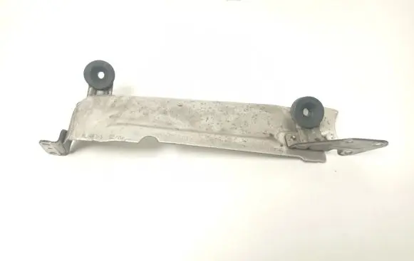 Mercedes-Benz CLS C219 Air filter cleaner box bracket assembly A6420901241
