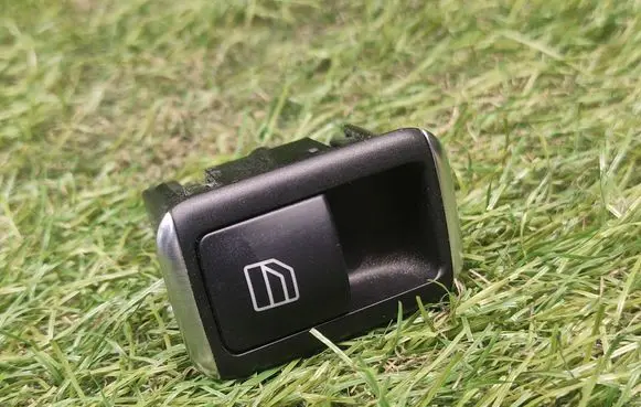 Mercedes-Benz E W212 Electric window control switch A2049055502