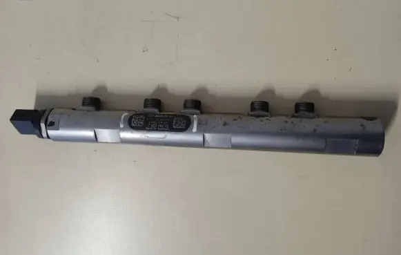 Mini Cooper Countryman R60 Fuel main line pipe 7823460