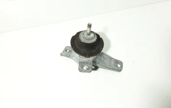 Mitsubishi Colt Engine mount bracket