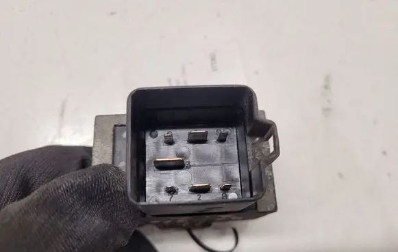 Renault Espace III Glow plug pre-heat relay 7700115078