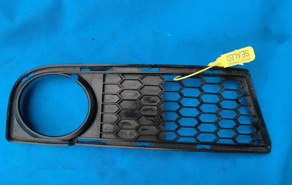 BMW 1 E82 E88 Front bumper lower grill 8045450