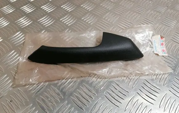 Volkswagen Golf III Front door handle cover 1H0867197D