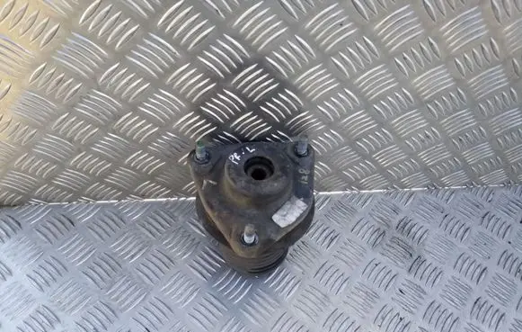 Hyundai i40 Front shock absorber mounting bracket 546233S000