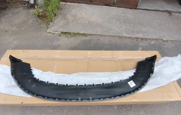 Front bumper lip