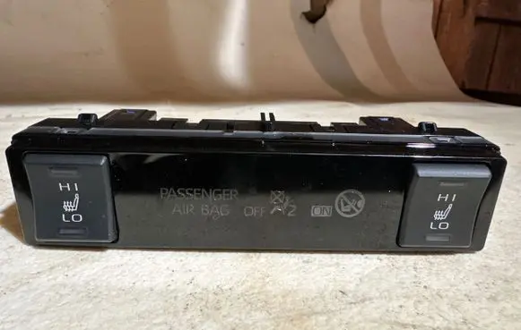 Toyota RAV 4 (XA50) Seat heating switch 8395042540 005193