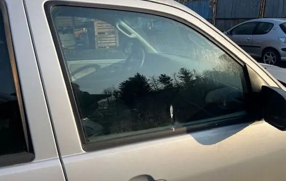 Mazda Tribute Front door window glass four-door 