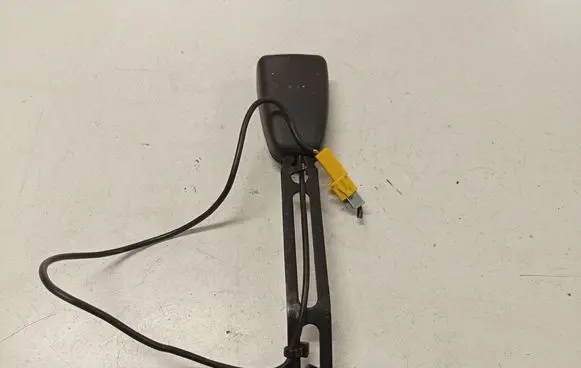 Saab 9-5 Front seatbelt buckle 5203229