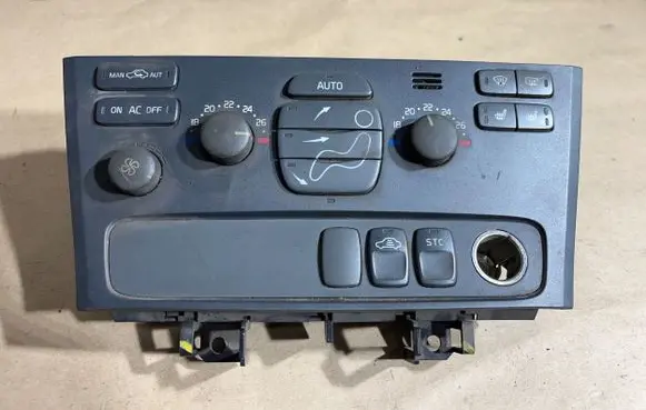 Volvo S60 Climate control unit 8682930 M6322300026