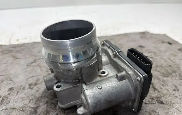 Volvo V60 Throttle valve 32202650