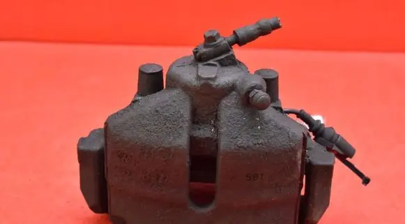 Skoda Superb B6 (3T) Front brake caliper