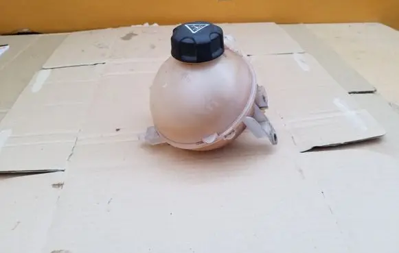 Peugeot 5008 Coolant expansion tank/reservoir 9684527680002 965431078003 965442968003