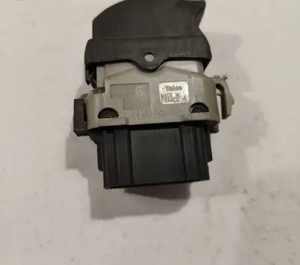 Renault Laguna II Electric window control switch 220508A