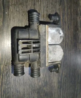 BMW X5 E53 Coolant heater control valve 8374995