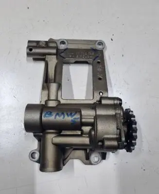 BMW 5 E60 E61 Oil pump 7792945